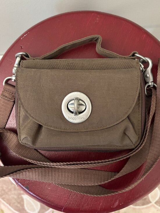 Baggallini Handbags - Baggallini Olive Crossbody Organizer Wallet Bag RFID